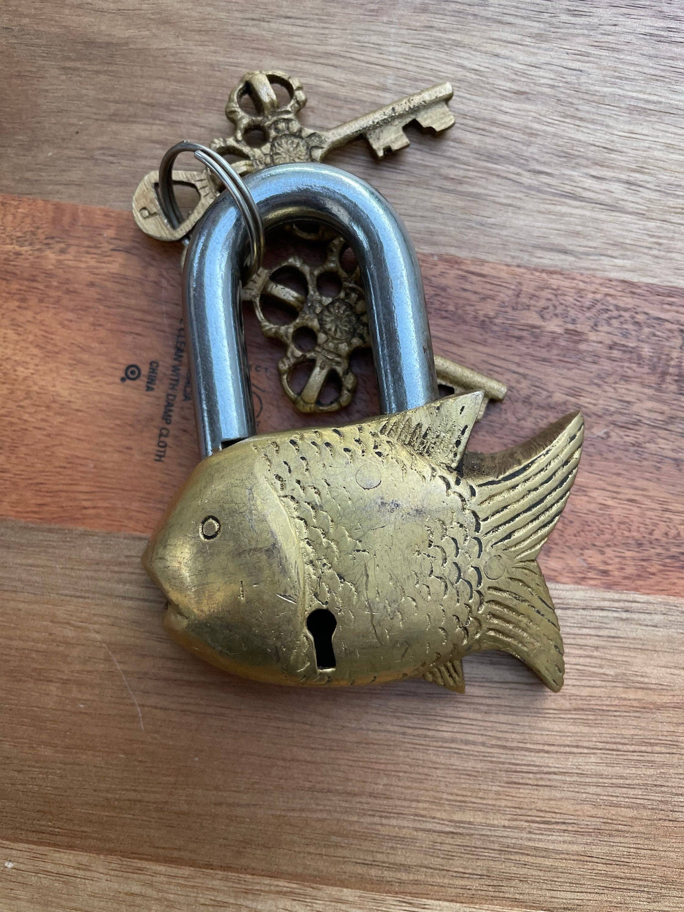 Like International – Objeto de mesa decorativo por atacado – Pequeno Cadeado de Latão em Forma de Peixe Tamanho Fofo Cadeado de Enigma Budista Vintage4