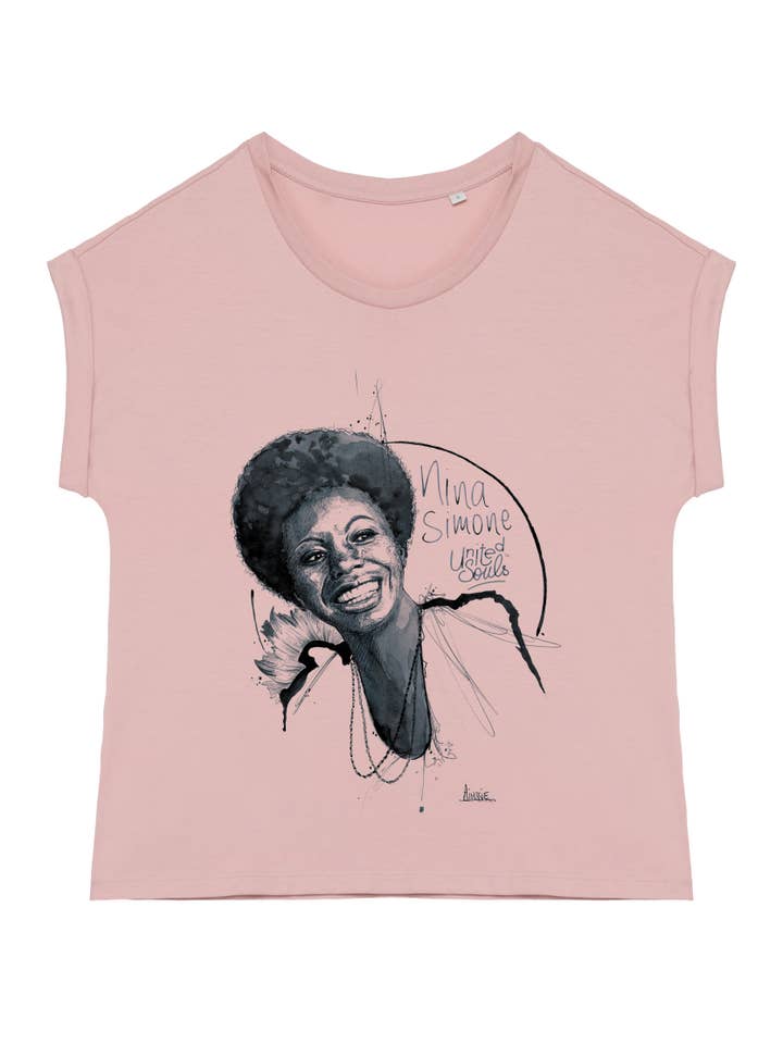 UNITED SOULS – Großhandel T-Shirt mit Siebdruck – Damen – Nina Simone I Damen-T-Shirt mit umgeschlagenen Ärmeln2