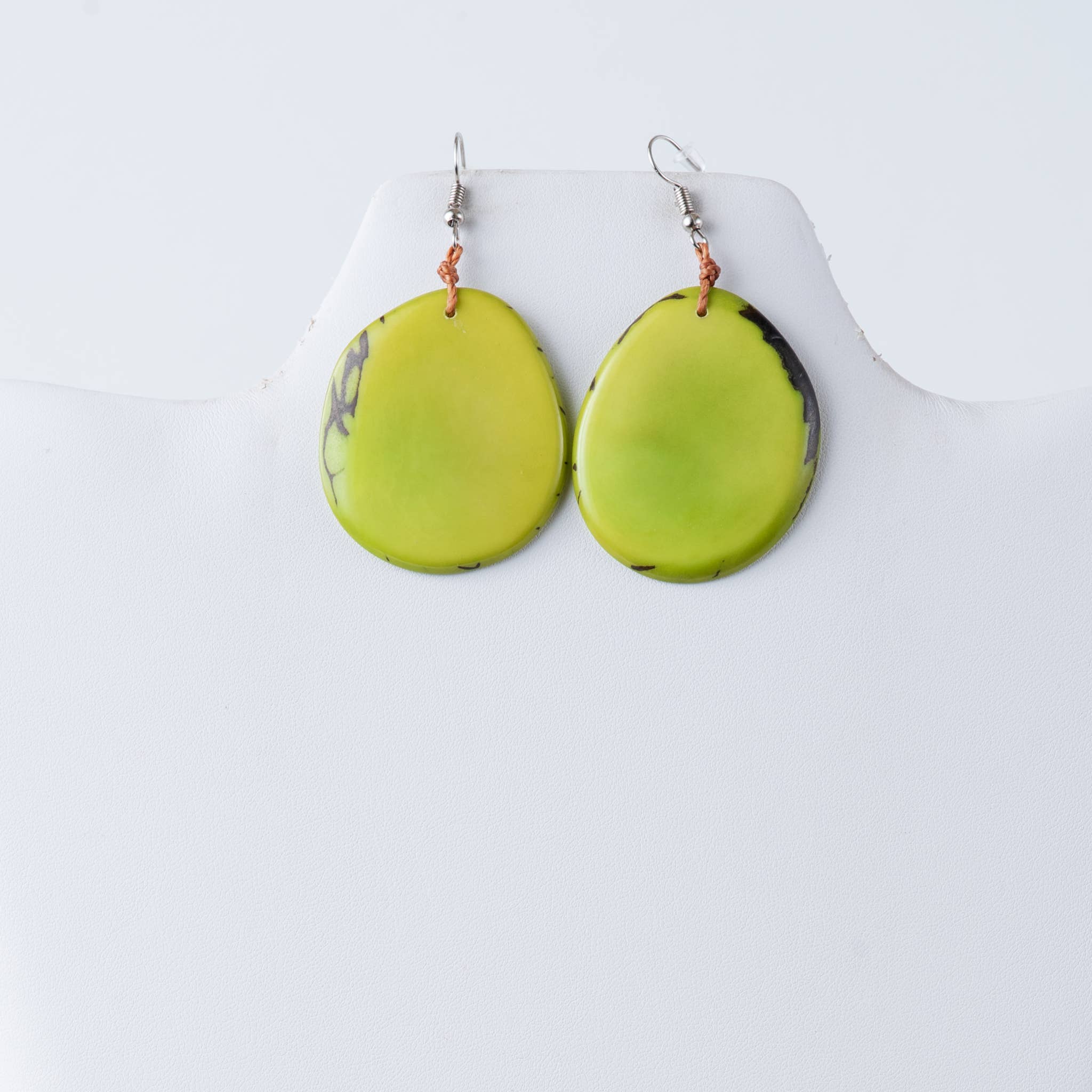 TaguArtsy - Wholesale Hangende/ronde oorbellen - Tagua Slice milieuvriendelijke oorbellen16