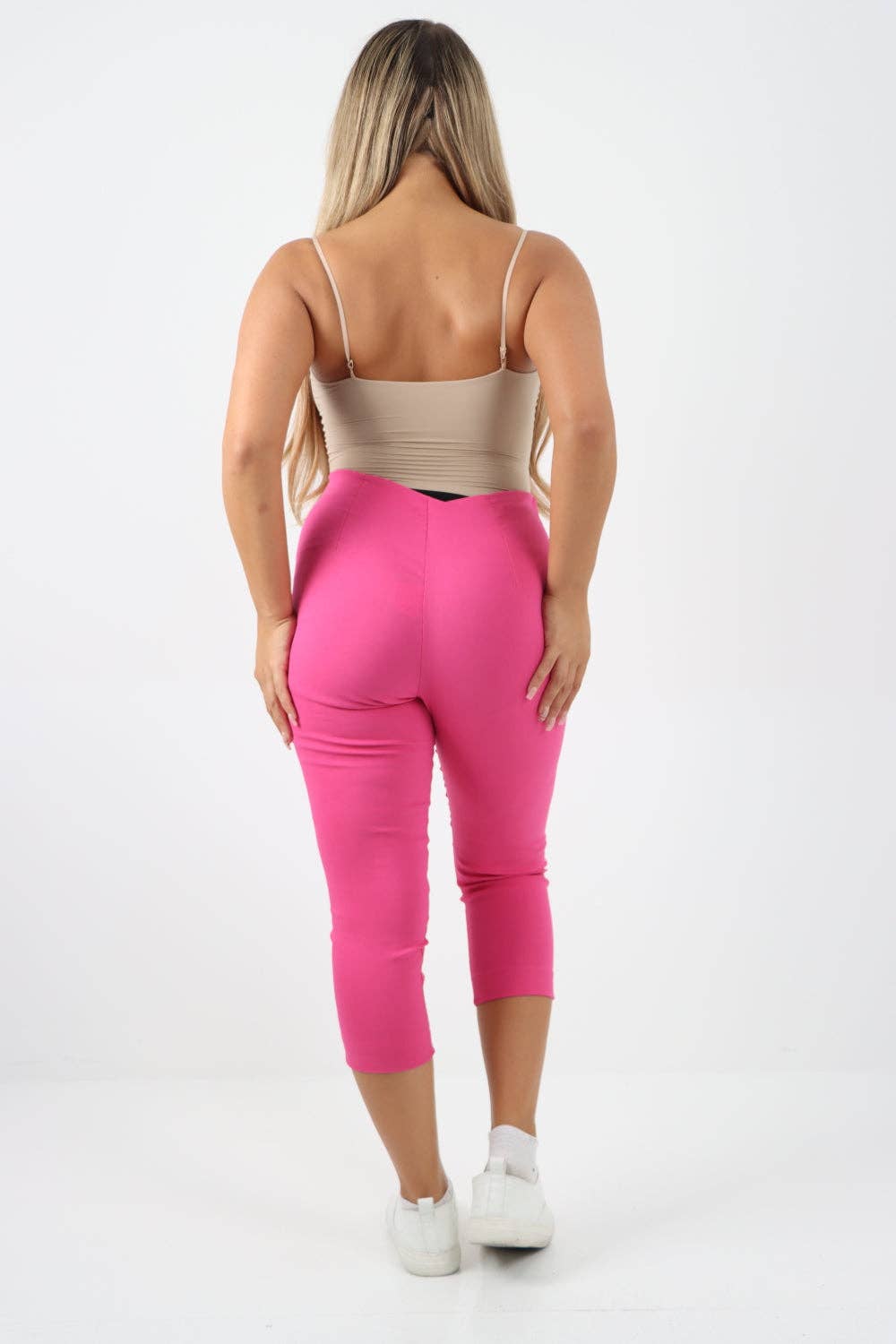 Miss Bold - Vendita all'ingrosso Pantalone - Donna - Pantaloni Capri in tinta unita italiana19