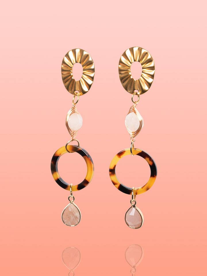 Catalina Jade + Boucles d'Oreilles Pendantes en Pierre de Soleil pour la vente par Tribe + Temple