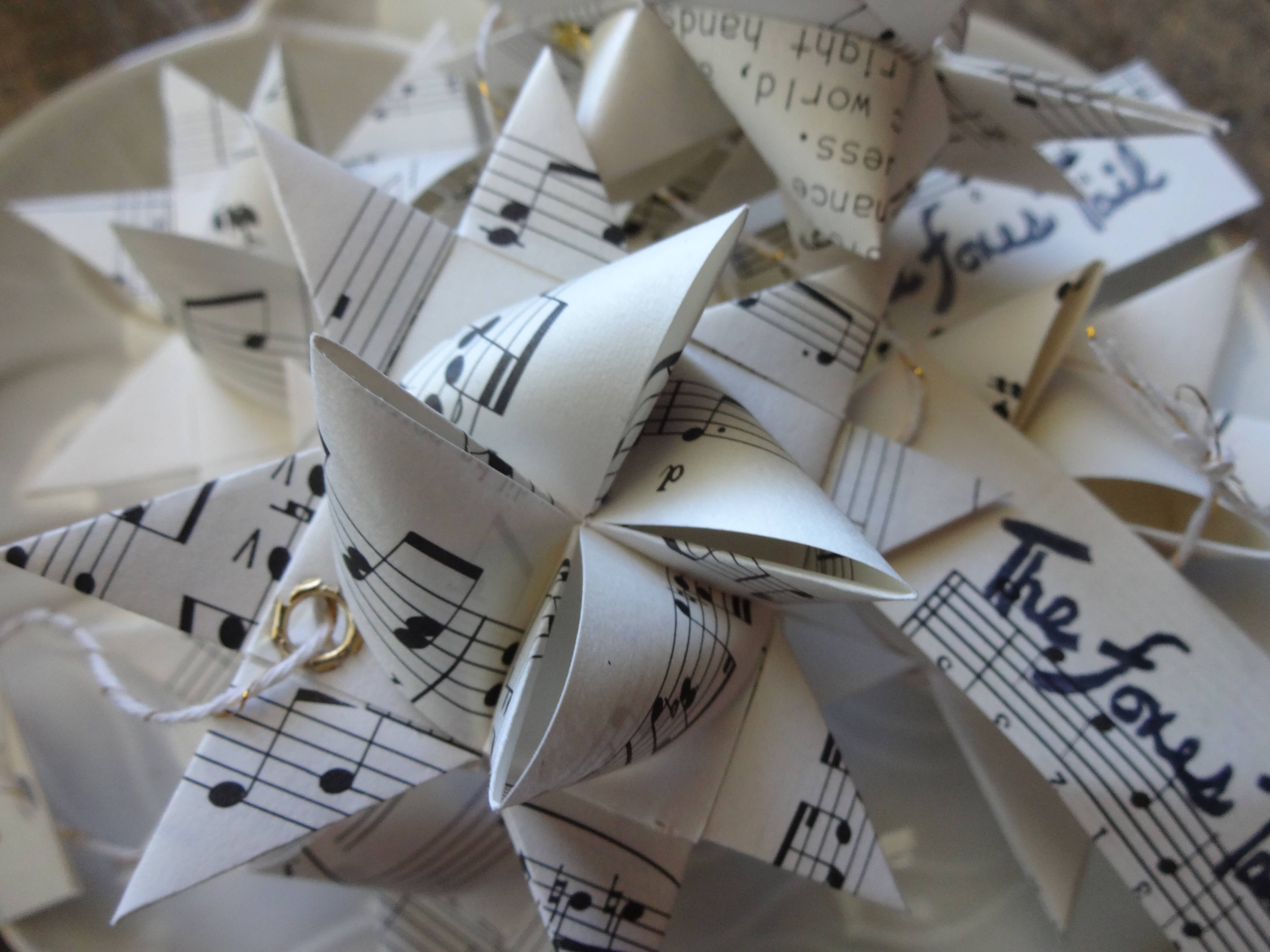 The Foxes Tail – wholesale Ornament – Upcycle Moravian Star Ornament1