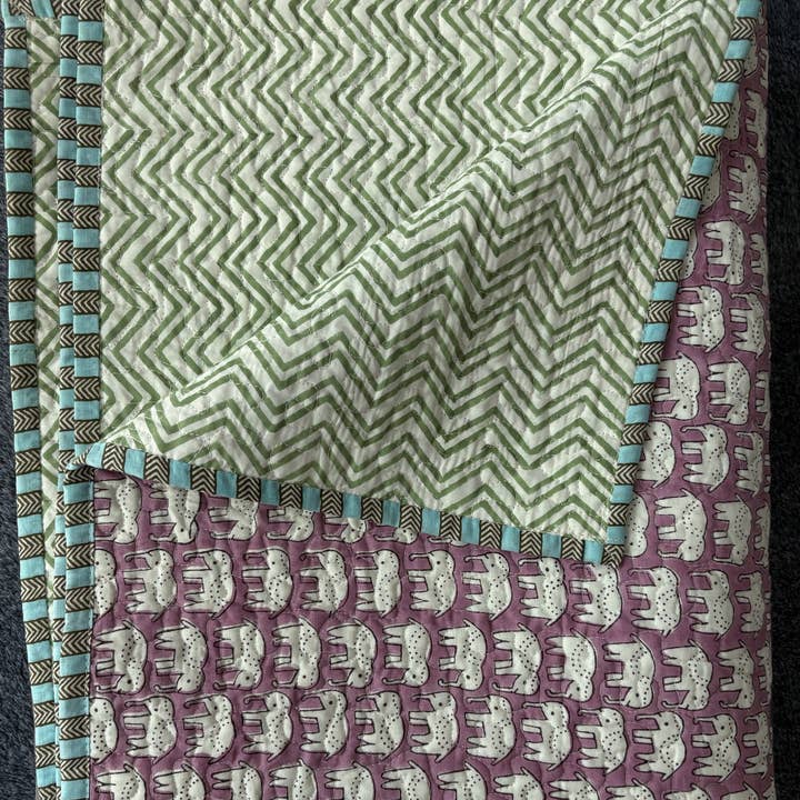 Peaceware – Großhandel Steppdecke – Kinder & Baby – Bettdecke für Babybett - Elephant Tracks0