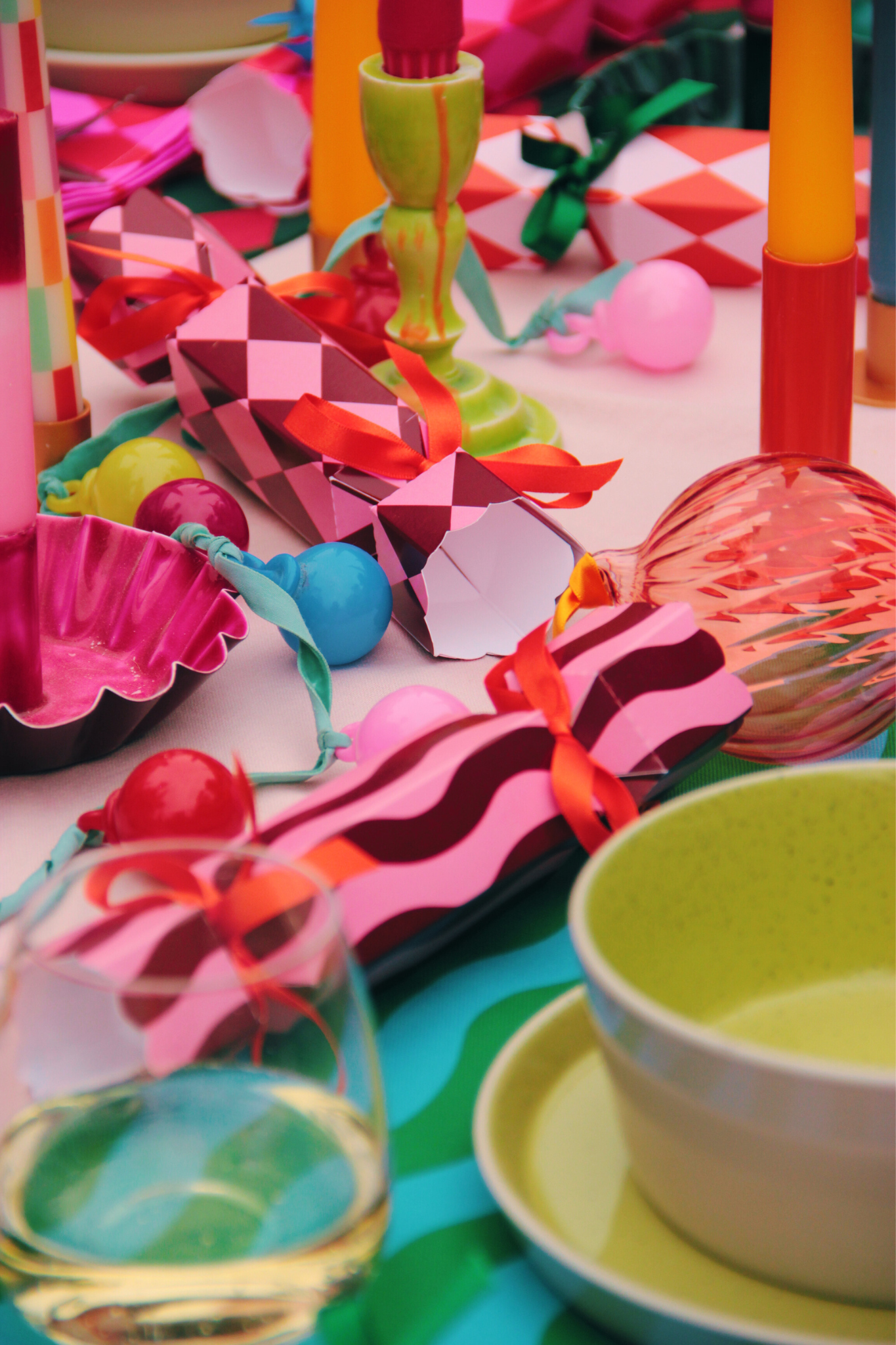 Maddison Ball Creative – Decoração de Natal por atacado – Estaladiços de Natal com Padrão de Riscas Laranja e Rosa Blush9