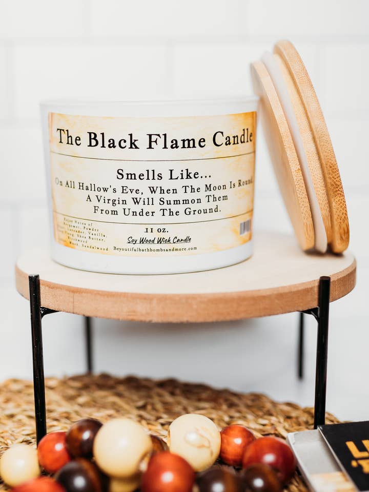 La bougie Black Flame pour la vente par BeYOUtiful Bath* Body * Burn