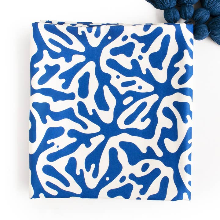 Navy Table Runner for wholesale by OSLÉ HOME DECOR