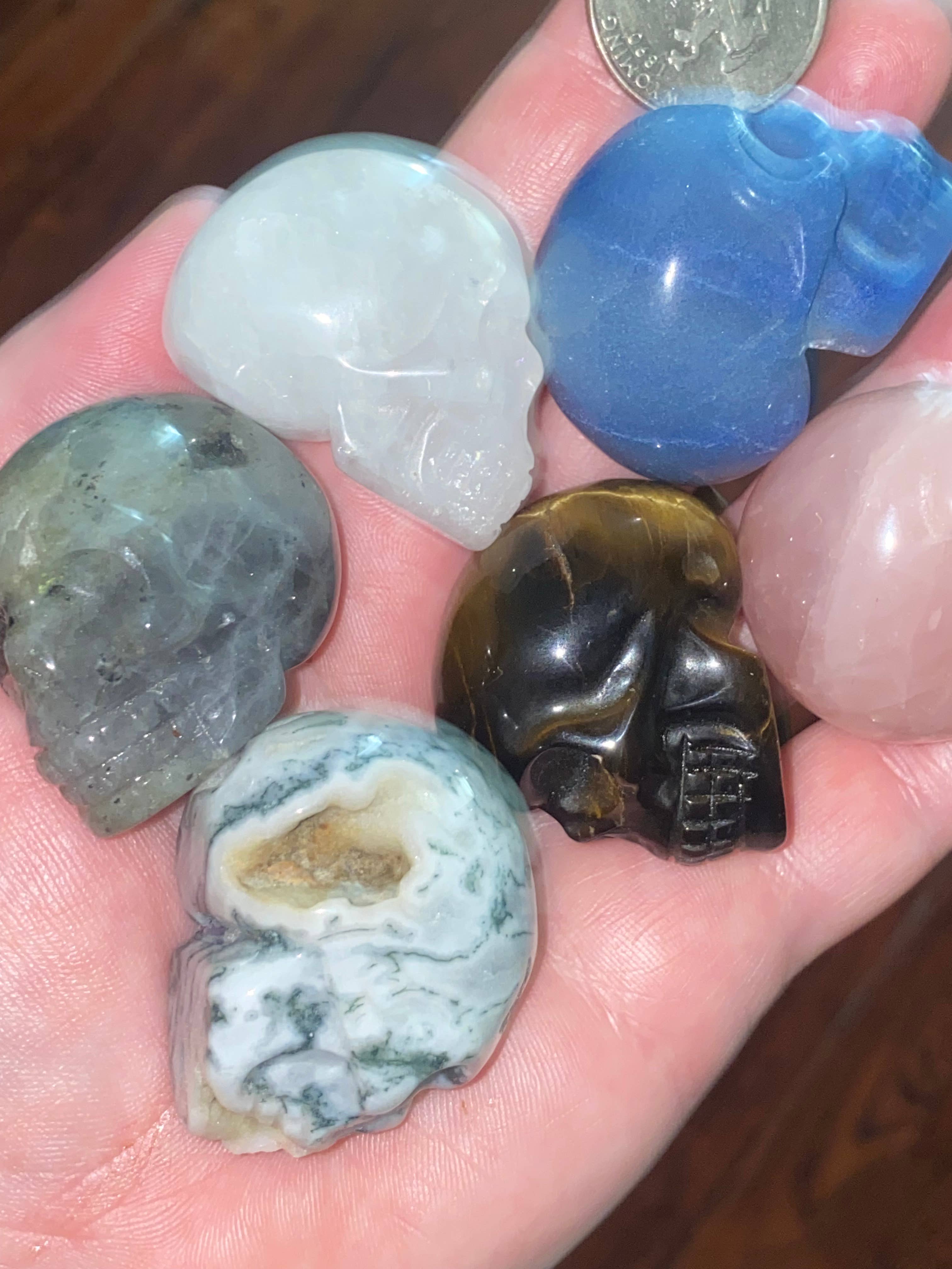 Moon River Designs - Vente Pierre et cristal de spiritualité - Petits crânes de cristal Mystery Skulls 3,8 cm3