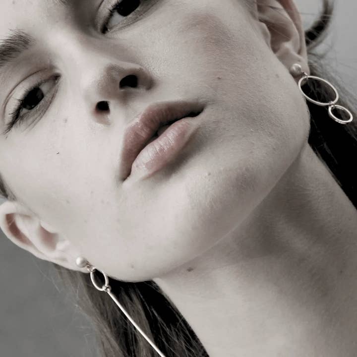 Dansk Copenhagen – wholesale Hängande örhängen – Theia Asymmetrisk Ringörhänge Silverplätering4