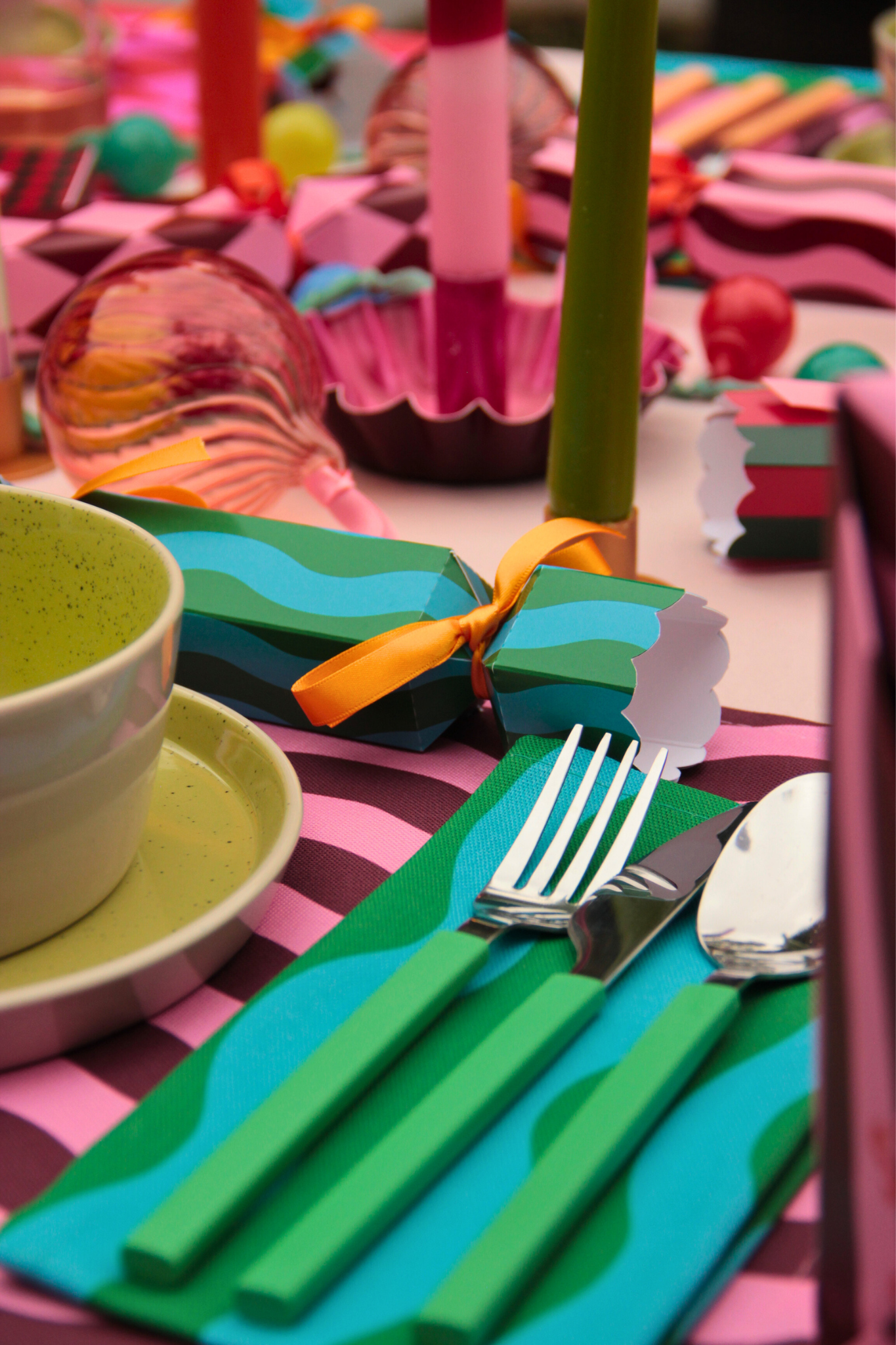 Maddison Ball Creative – Decoração de Natal por atacado – Estaladiços de Natal com Padrão de Riscas Laranja e Rosa Blush8