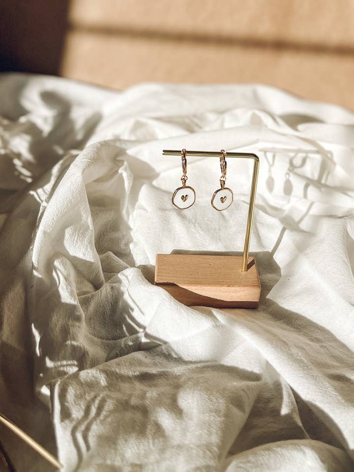 Huggies en forme de cœur blanc pour la vente par Darling Designs