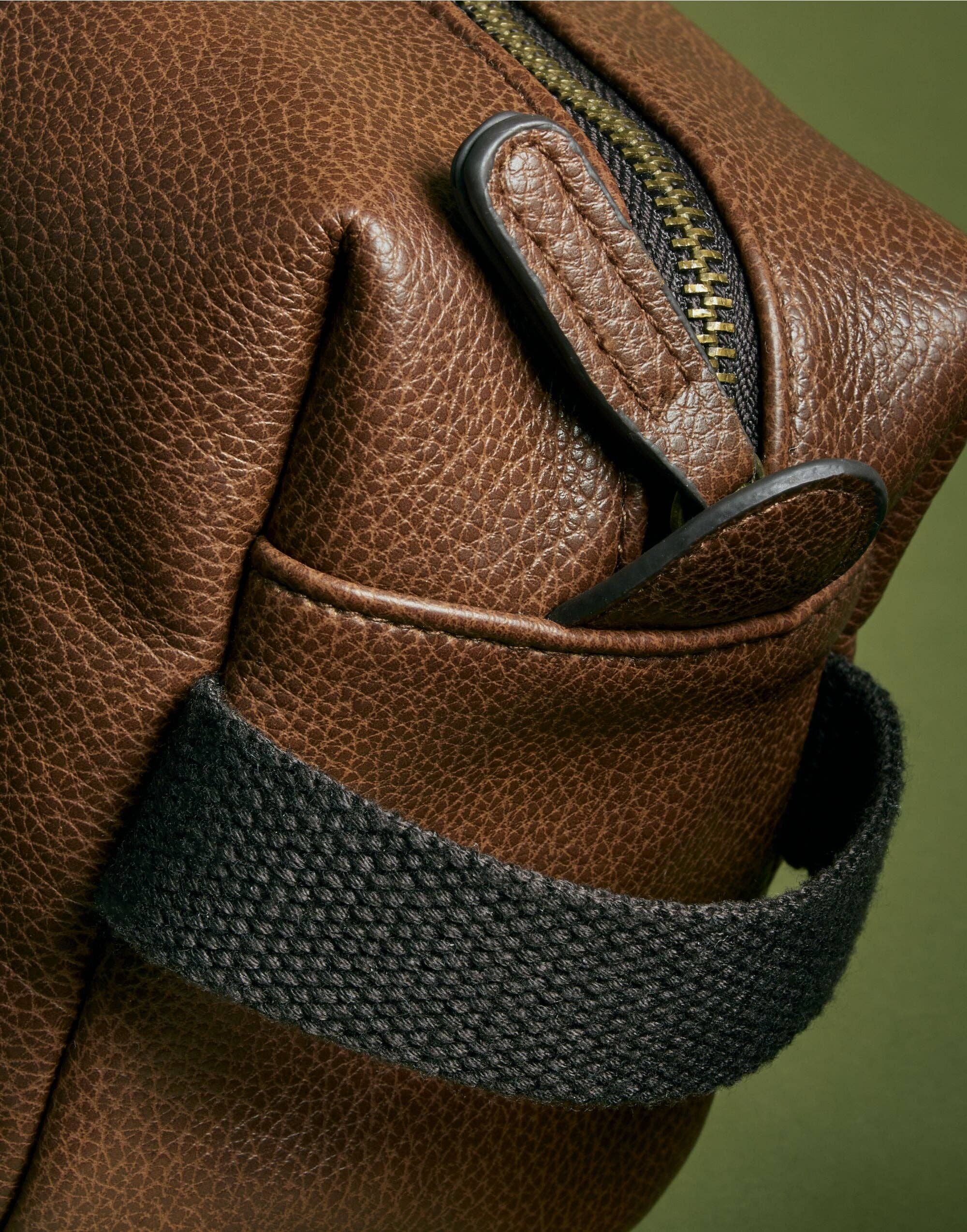 Logo Free Clothing – wholesale Toiletry bag – Unisex – Quadra NuHide® Washbag | 2 Litre Capacity | Faux Leather | Tan or Black | One Size3