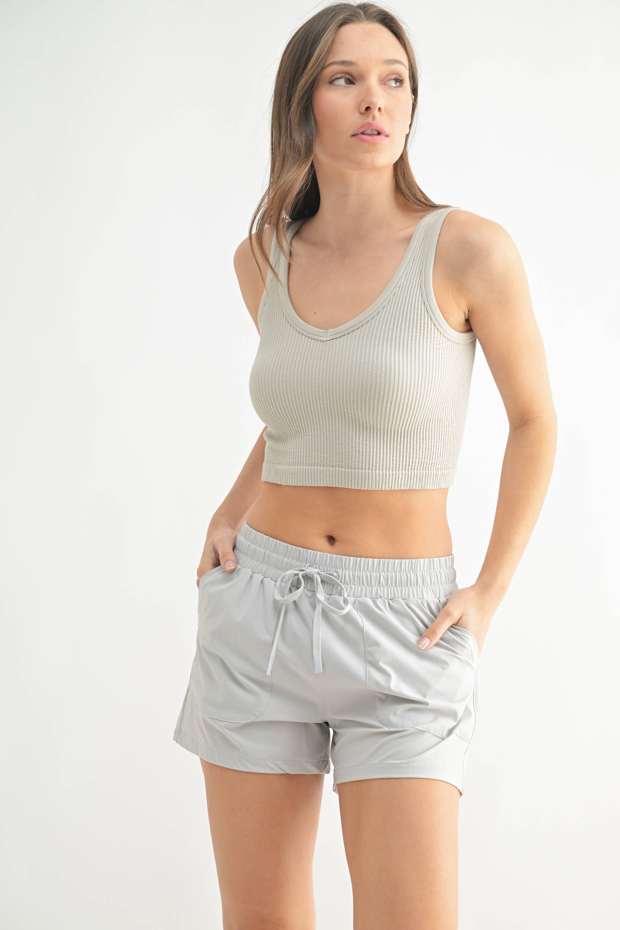 Mono B - Wholesale Tanktop - Dames - Geribbelde naadloze cropped tanktop52
