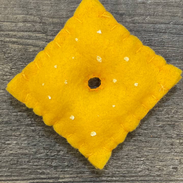 Rosemary's Baby MEK - Wholesale Pet Toy - Cat - Cheeze cracker catnip toy organic cat food felt toy 2