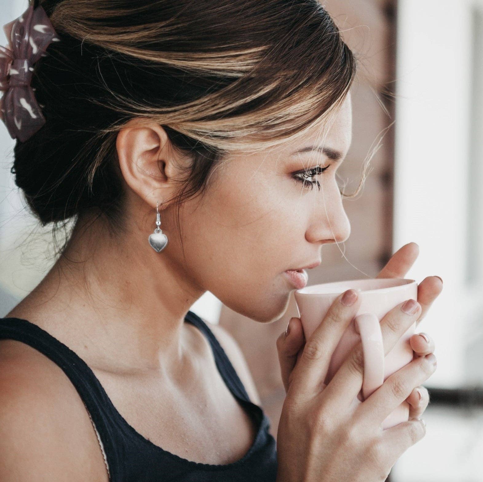 Aye Do Gifts – Großhandel Kerze im Glas / gefüllte Kerze – Kleines „Love You“ Geschenkset | Kerze, silberne Herz-Ohrringe, Pralinen2
