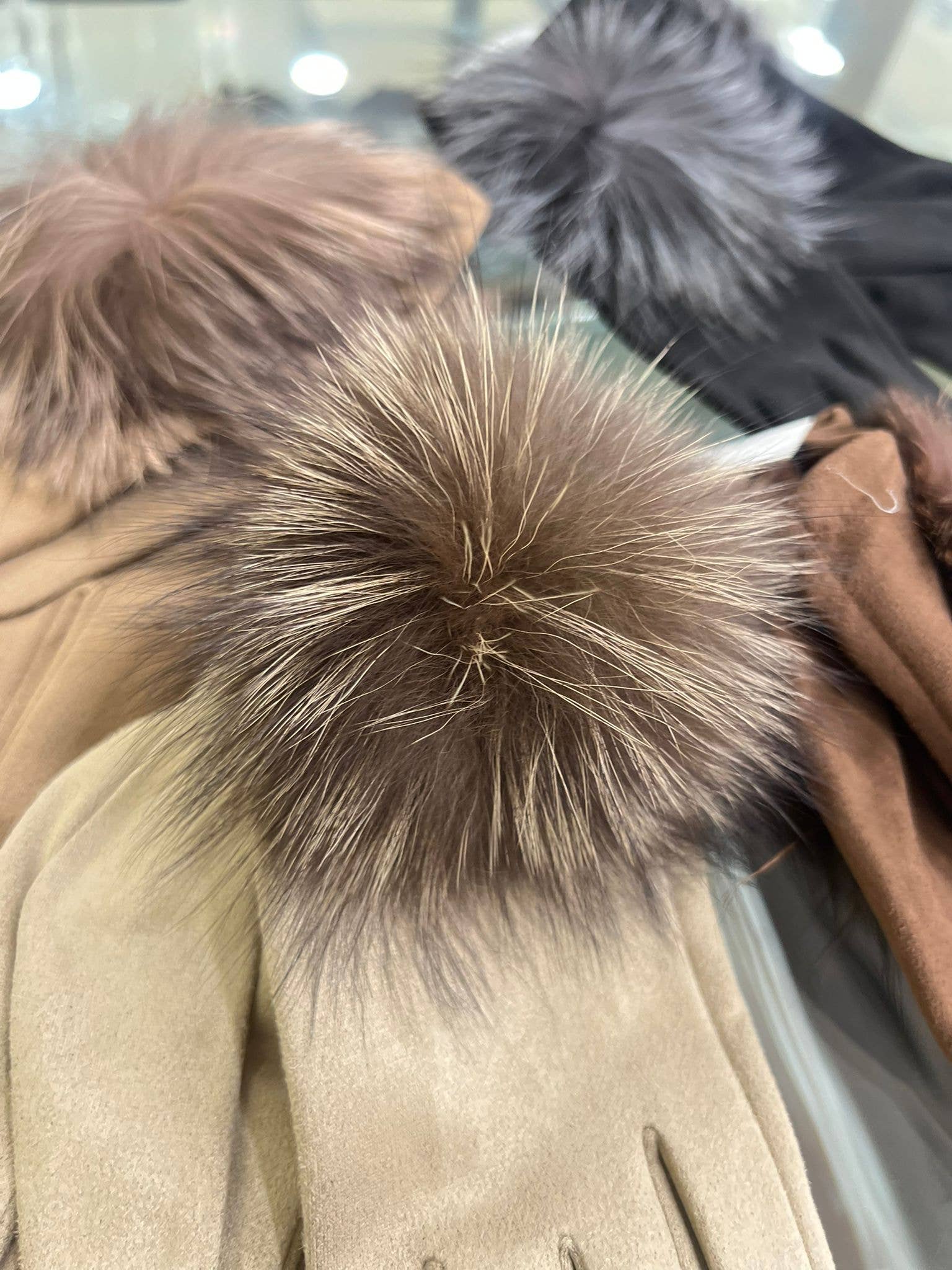 ADORA - Wholesale Gloves - Women's - Gloves with pom-poms1