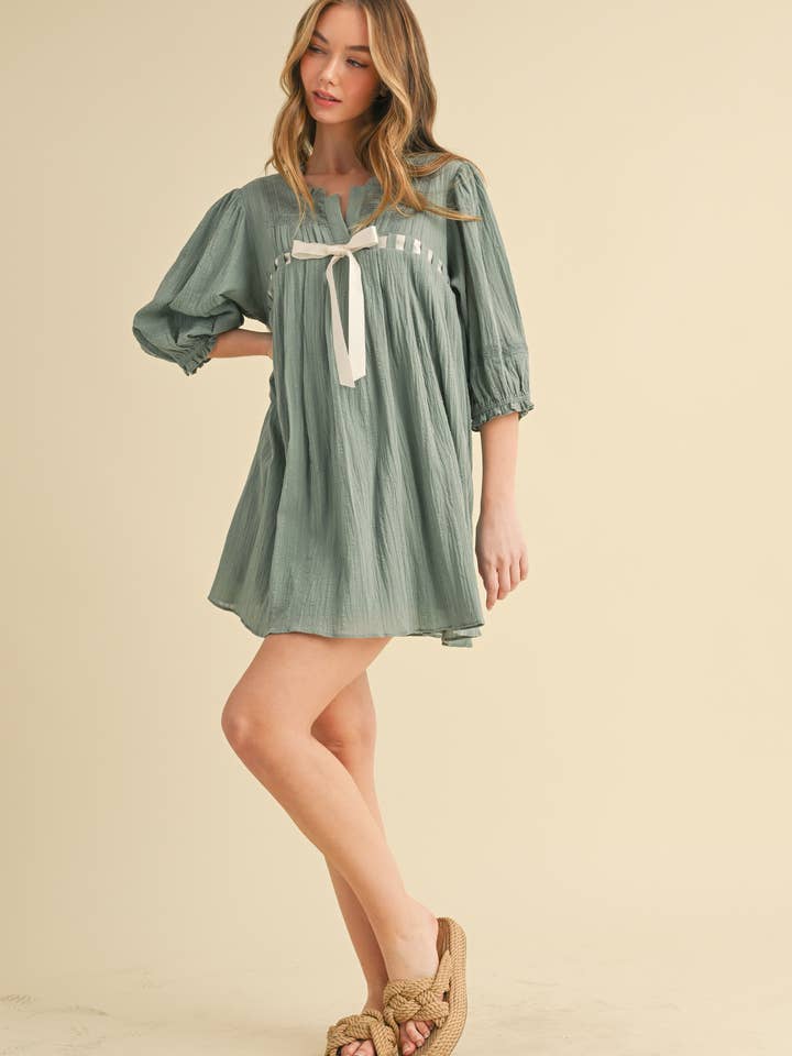 Camellia - Vente Robe – femme - ROBE À MANCHES MI-LONGUES AVEC ENCOLURE CARRÉE ET DÉTAILS EN DENTELLE7