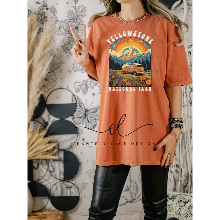 Yellowstone National Park Groovy Comfort Colors Grafik-T-Shirt für den Großhandel von Chantely Lace