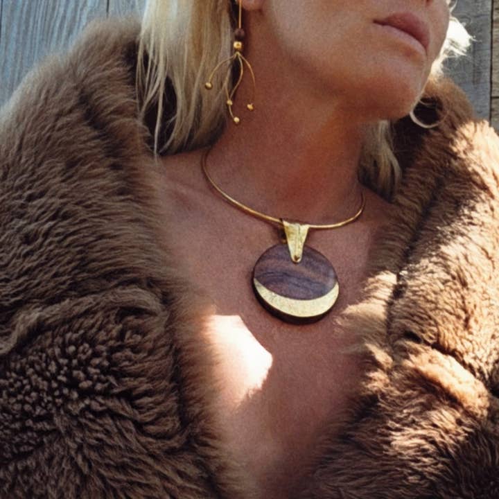 Bisjoux - Wholesale Choker/Collar - Brass brown wood sphere necklace collar hammered1