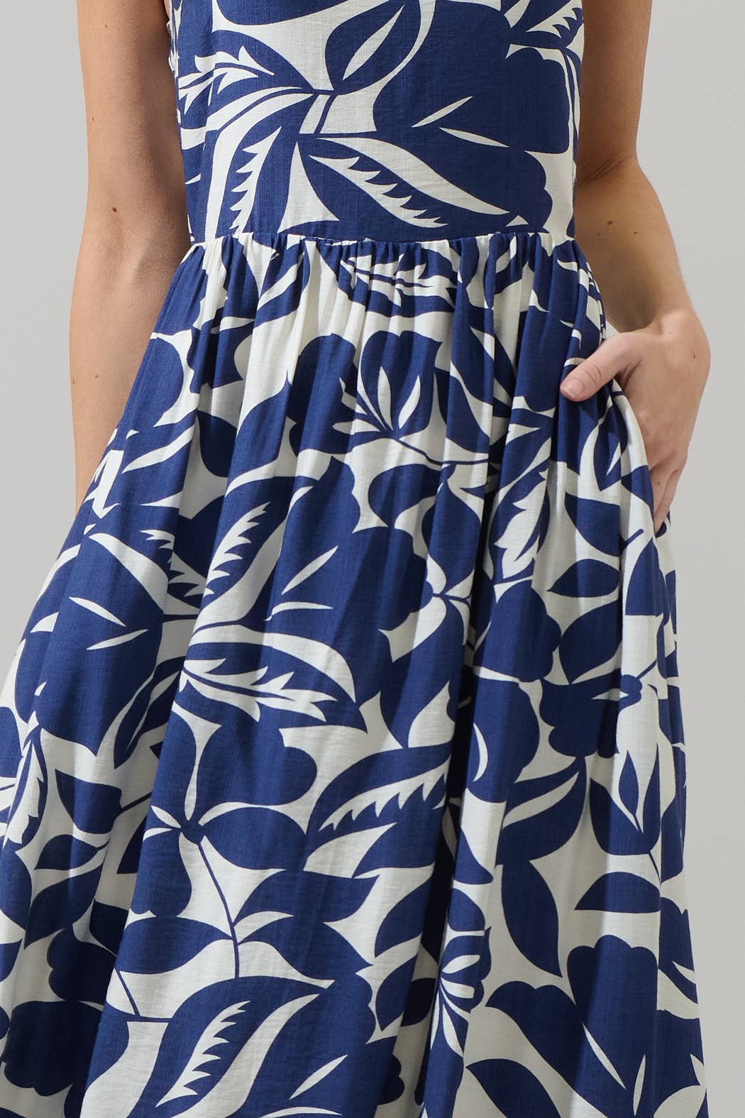 Sugarlips – Großhandel Kleid – Damen – Rini Floral Emm Halter Maxikleid4