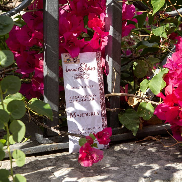 DONNA ELVIRA dolceria di Roccasalva Elvira - Wholesale Chocolate Bar - IGP Modica chocolate with almonds5