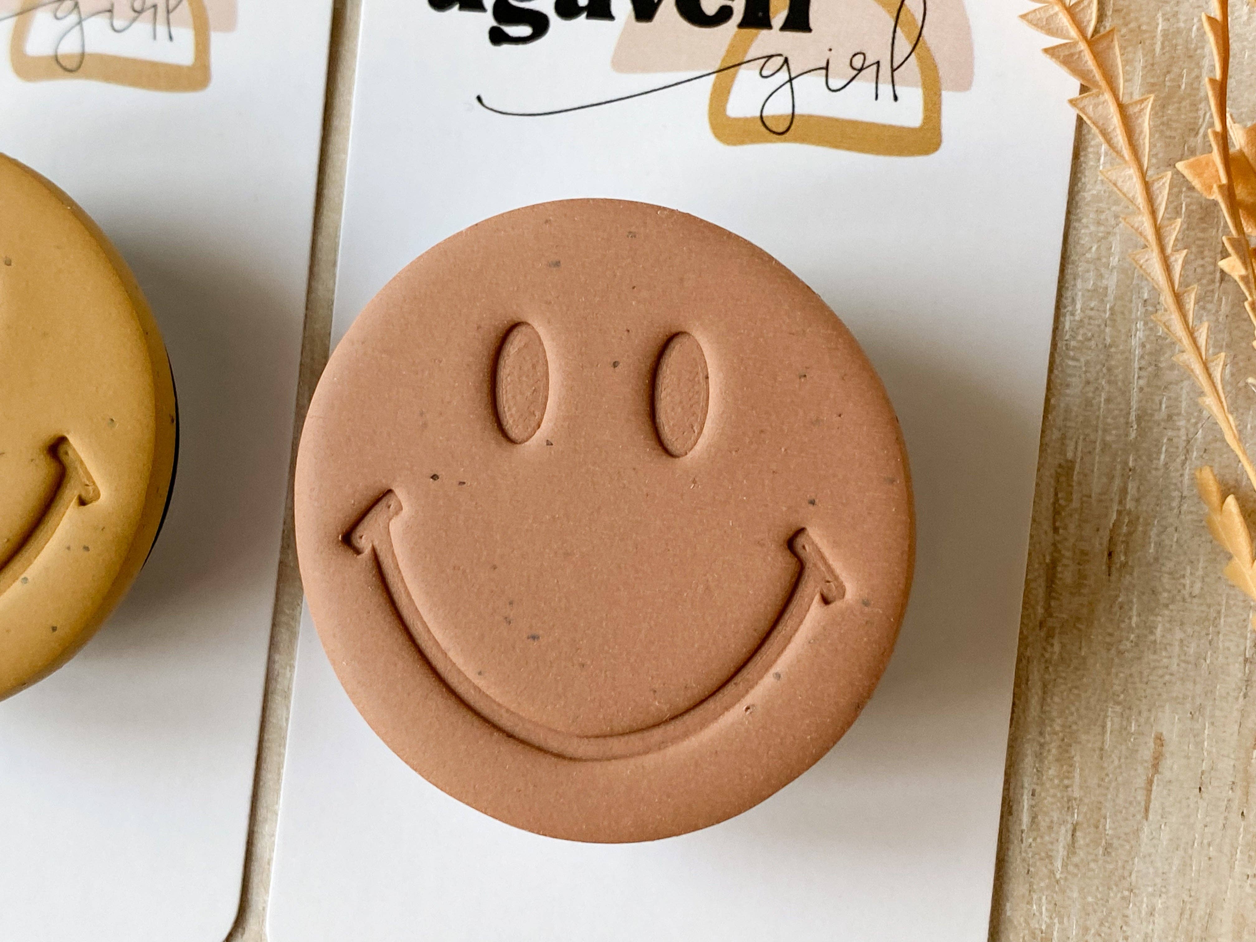 Agaveh girl – Engroshandel Greb til telefon – Glade phone grips til behageligt greb4