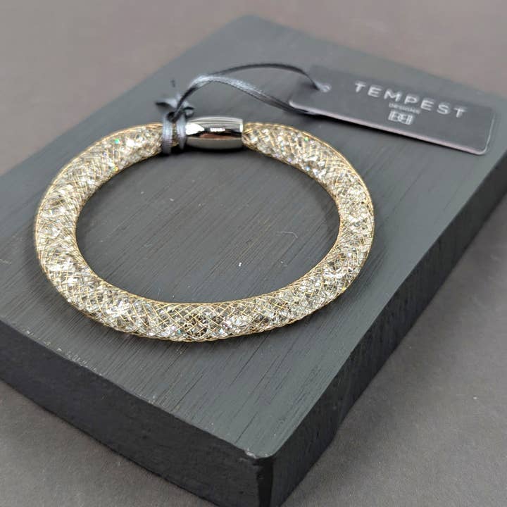 Ingekapselde kristallen armband met magnetische sluiting voor wholesale door Tempest Designs