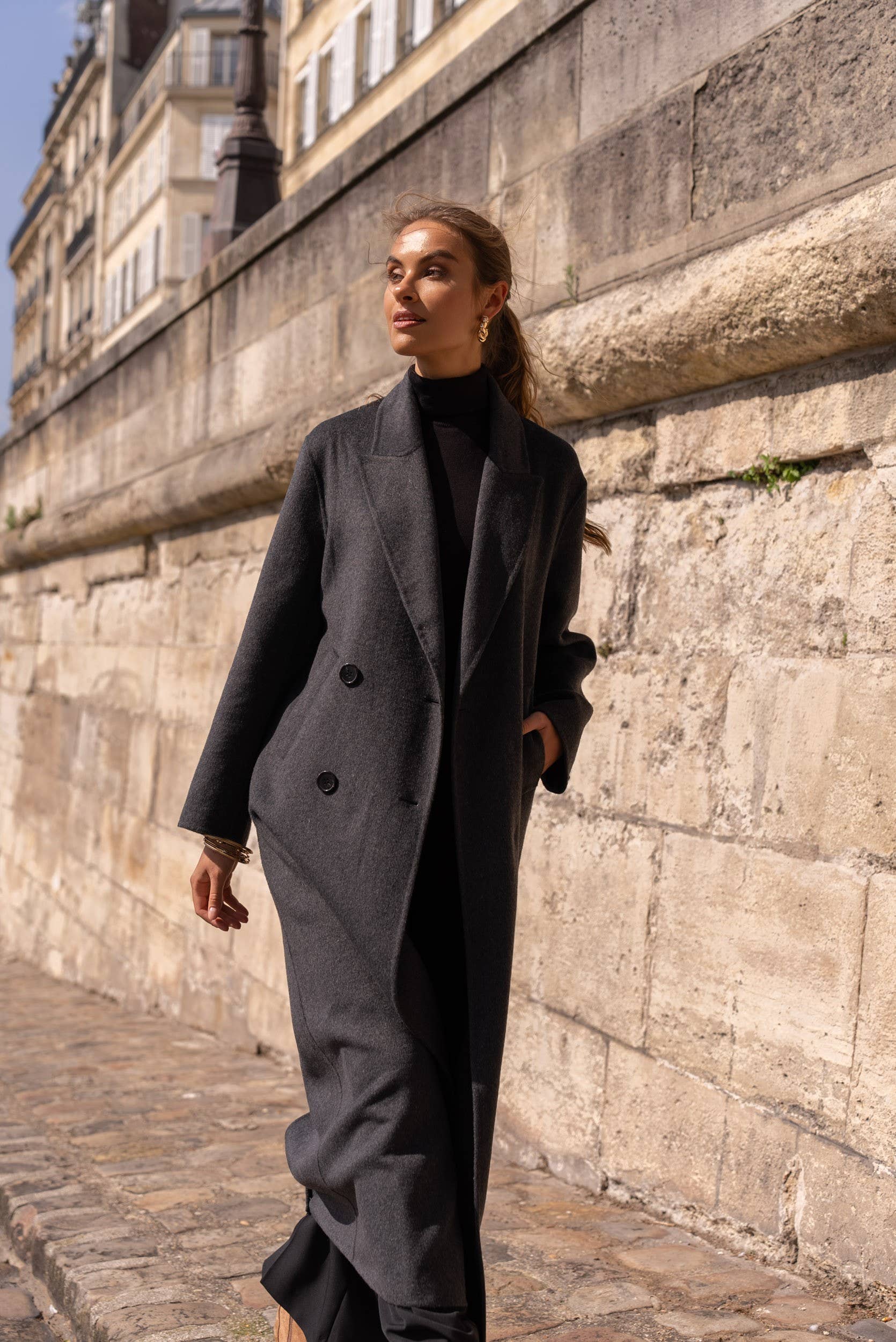 Attentif Paris – Großhandel Mantel - Damen – Extra langer, handgenähter Oversize-Mantel aus Wollmischung12