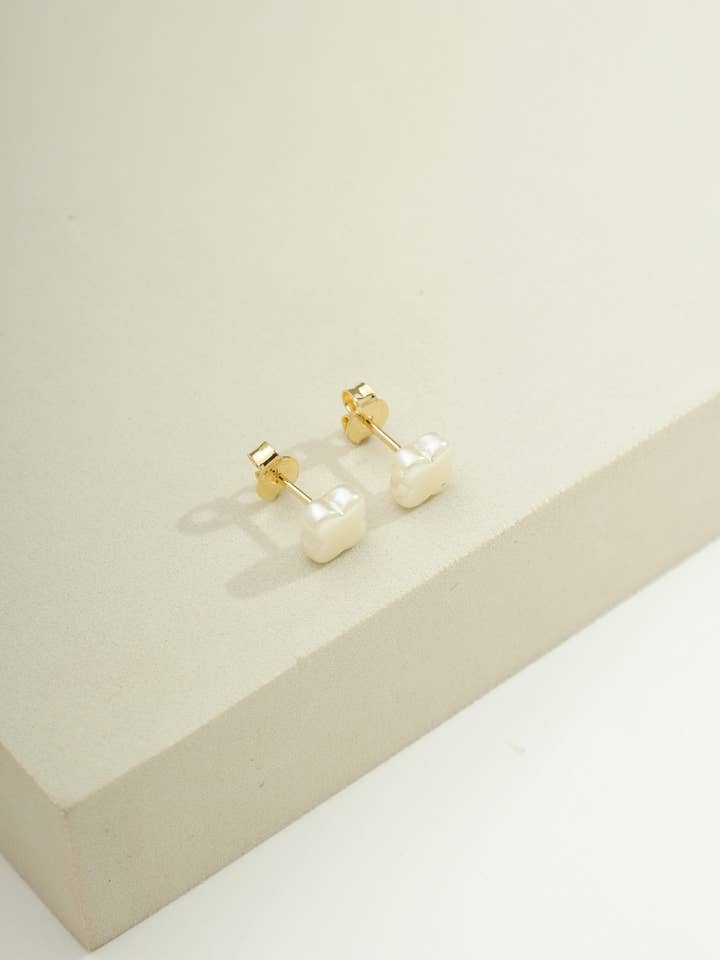 14k Gold Filled Pearl Clover Stud Earring | Everyday Jewelry for wholesale by Bossaglam Jewelry