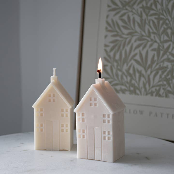 Glowing Harmony Candle Co - Venta al por mayor Velas de diseño llamativo - Vela de Cabaña Navideña, Decoración de Chalet Escandinavo de Invierno3