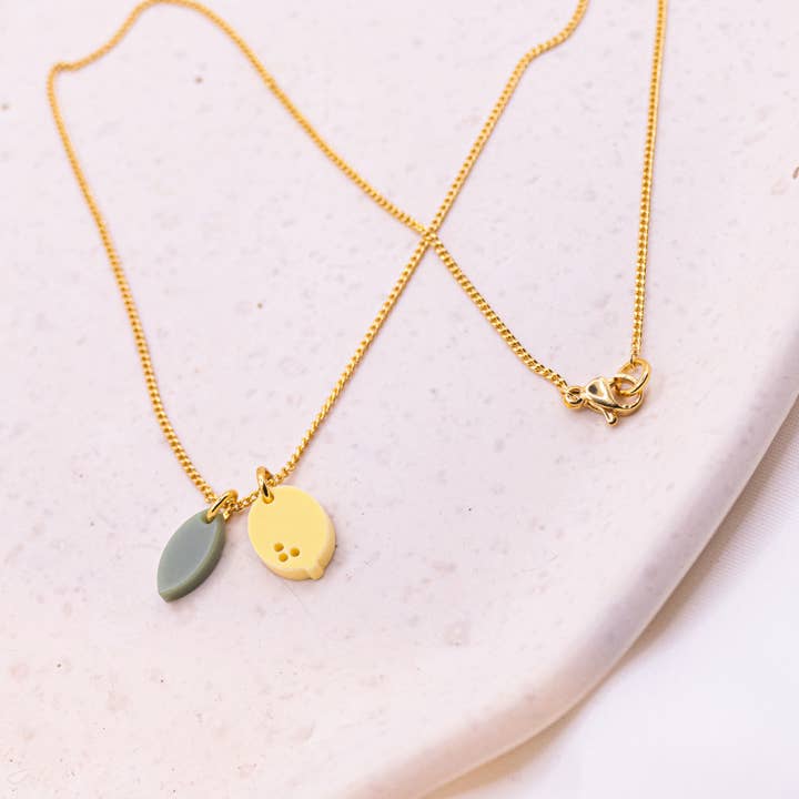 Tilda&Theo - Wholesale Pendant/Charm Necklace - Lemon acrylic necklace - 18k gold plated lightweight fruit chain5