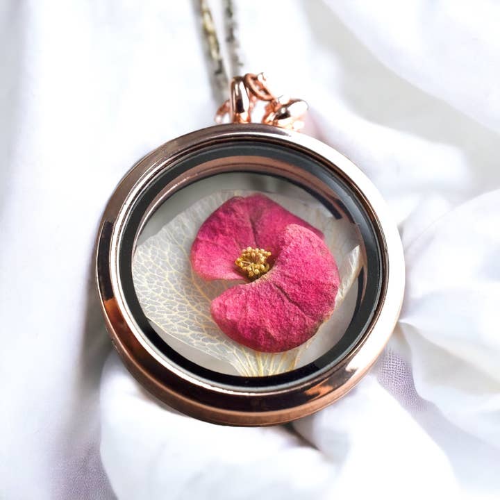 925 sterlingsilverhalsband med roséguldspläterad kedja och konserverad Kristtornsblomma för wholesale av MadamLili