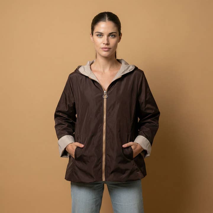 Veste imperméable à capuche HM7630 pour la vente par Cecile Wang