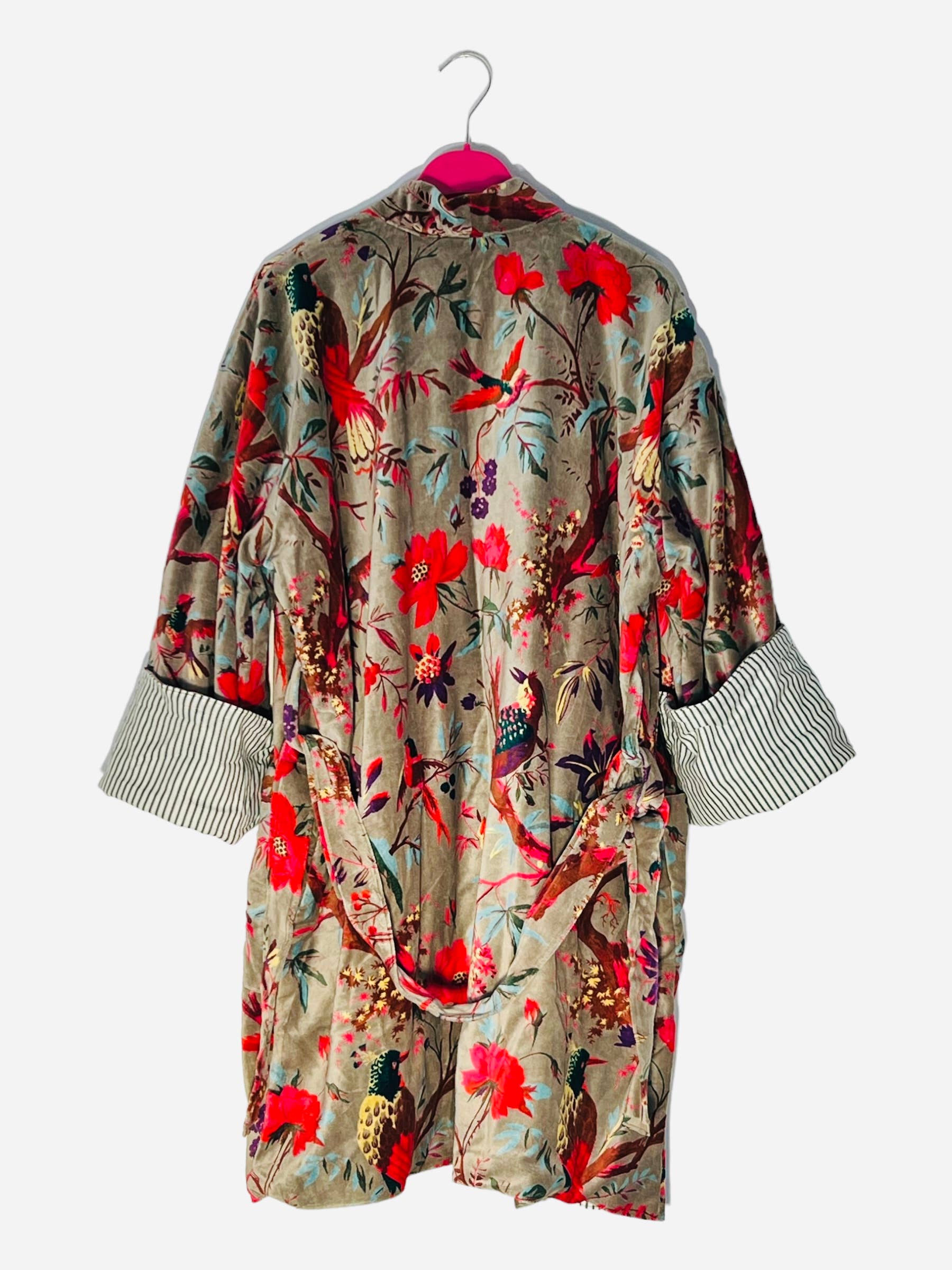 Kinomy – wholesale Rock - Dam – Mönstrad kappa i trehårig sammet med kimonomodell18