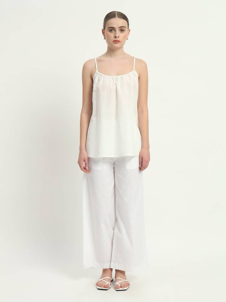 Ensemble assorti de pantalons - Lin blanc Easy Breeze à encolure ajustable pour la vente par Thevasa