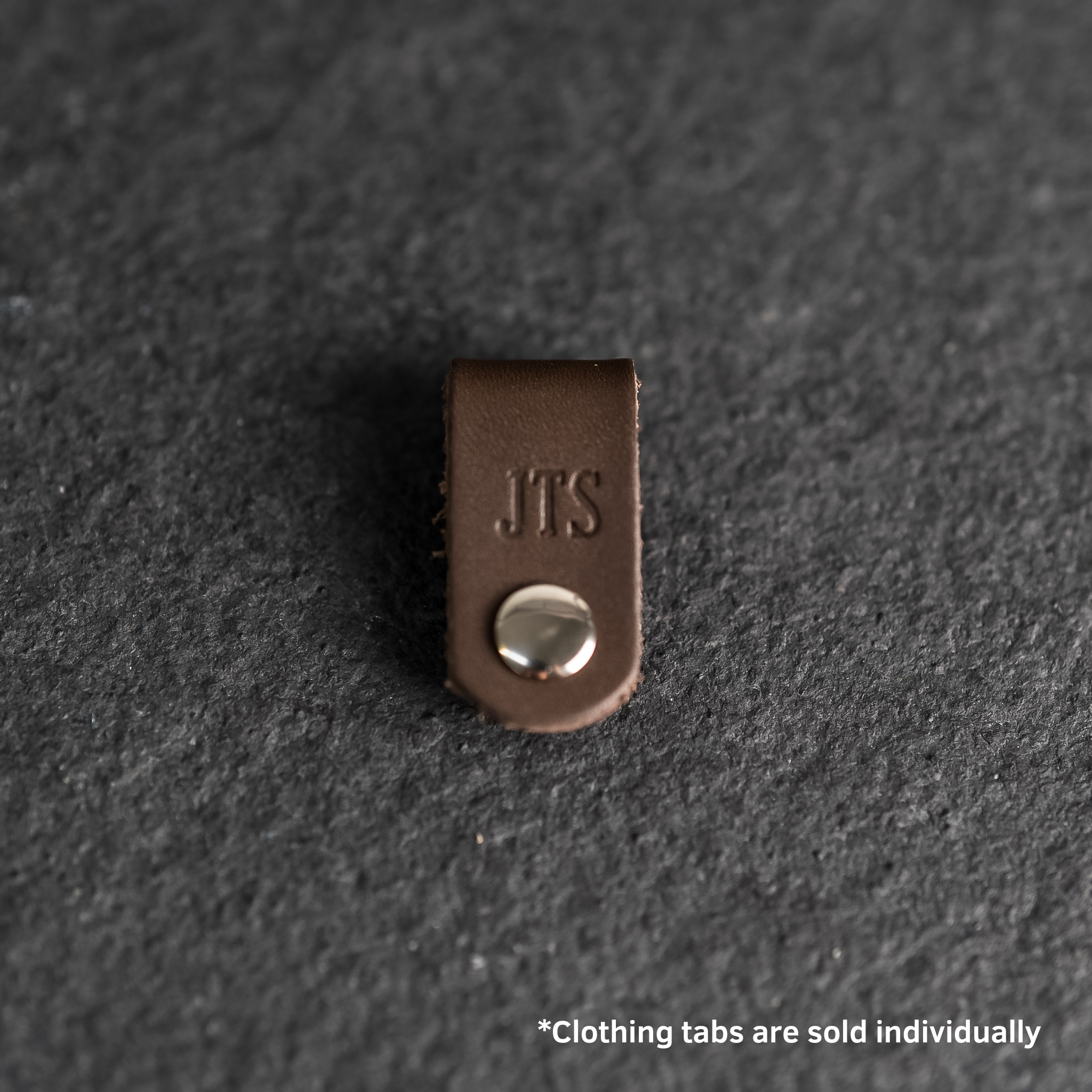 Ox & Pine - Vente Étiquette pour bagage - Onglets de vêtements en cuir personnalisés8