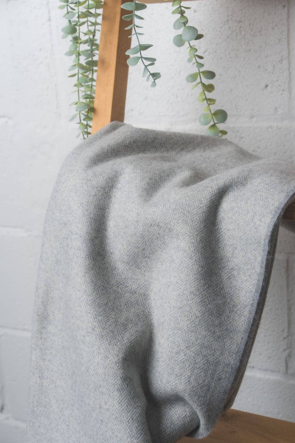 The Scotland Kilt Company - Wholesale Throw Blanket - Scottish Made Diamond Pattern 100% Cashmere Throw by Lovat Mills - Mist Grey2