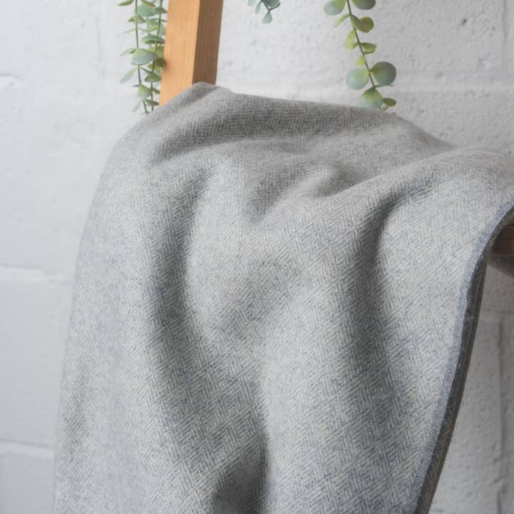 The Scotland Kilt Company - Vente Plaids - Plaid 100 % cachemire à motif losange fabriqué en Écosse par Lovat Mills - Gris brume2