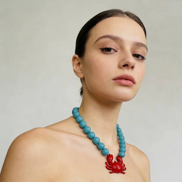 Turkos Pärlhalsband och Hänge med Röd Krabba för wholesale av IngrossoZagatto by INCI SRL