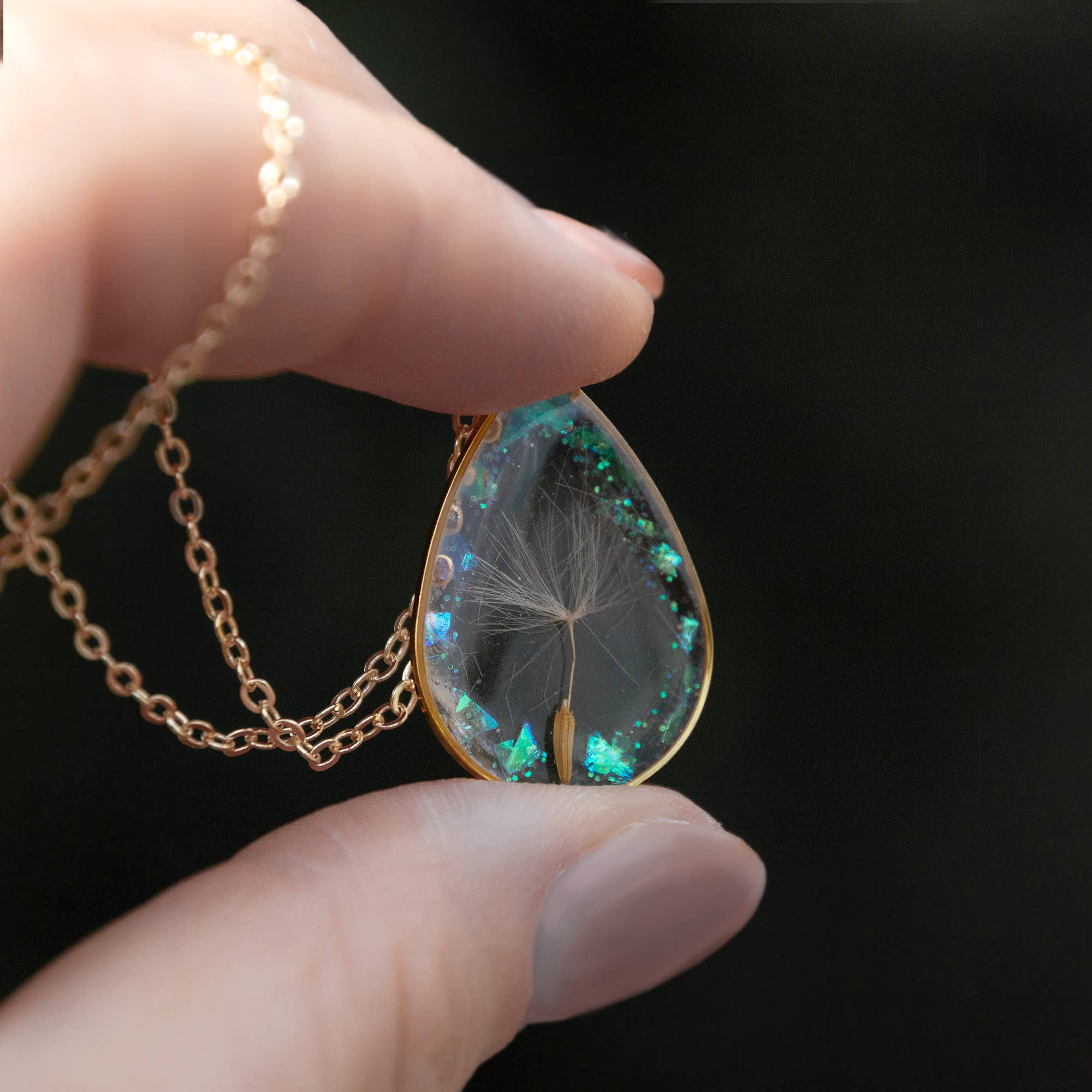 Allie and Posie – wholesale Pendant/charm necklace – Elnora real dandelion iridescent glitter drop necklace12