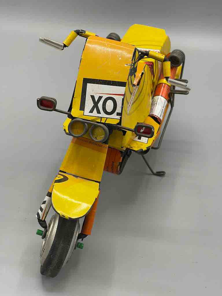 The Niger Bend - Wholesale Tafelbladdecoratie - Afrikaanse speelgoedmotorfiets van gerecycled metaal in blik - Burkina Faso10