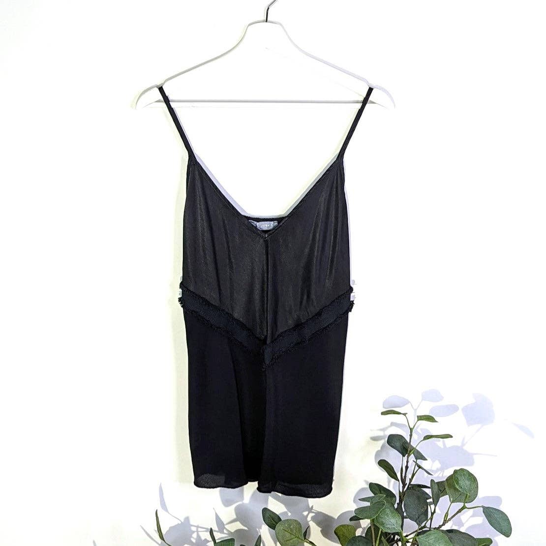 Tempest Designs – wholesale Camisole – Women′s – Strappy cami top with frayed 'V' detail (S-M)2