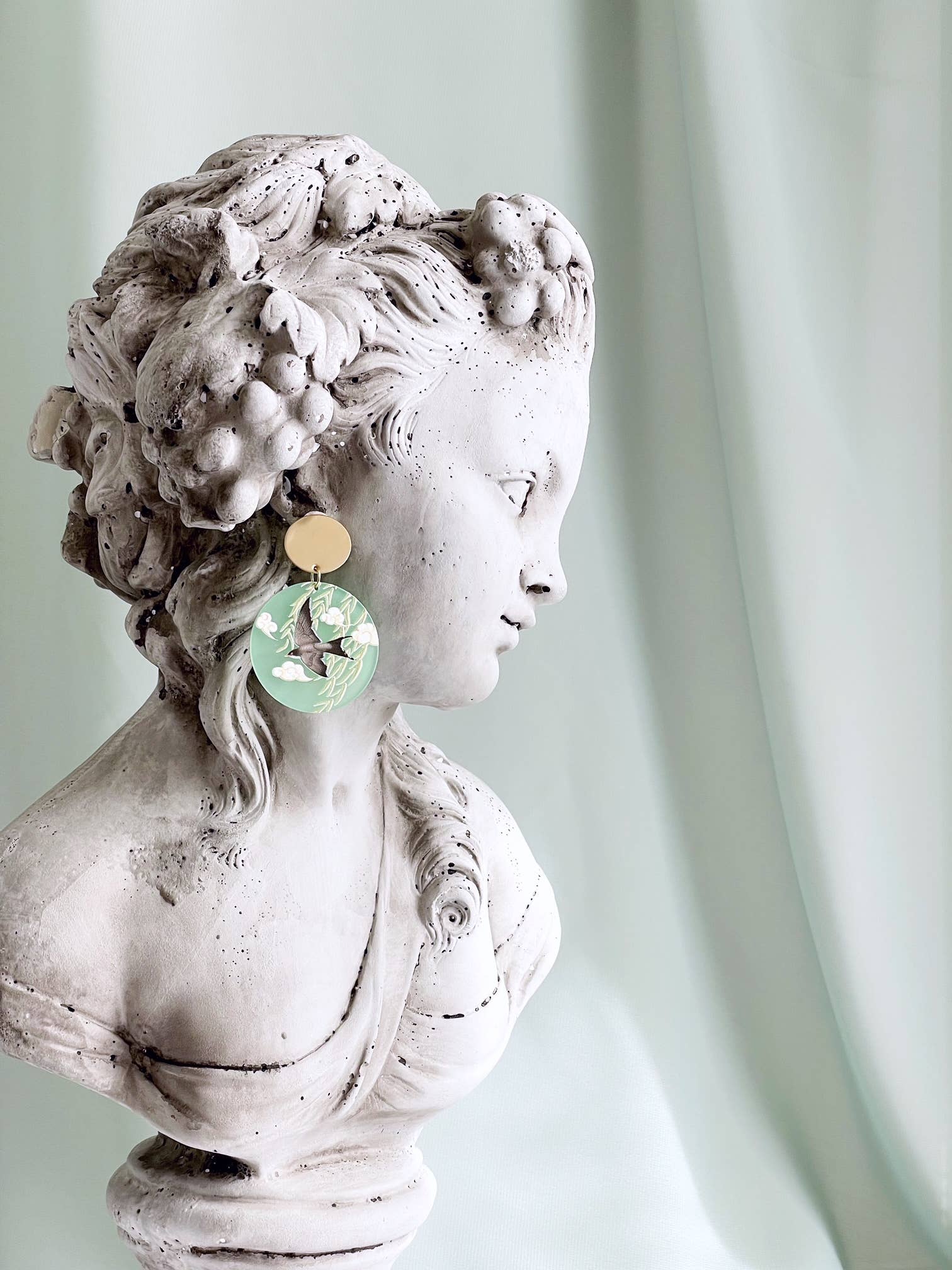 Pearl and Ivy Studio – Brincos de argola por atacado – Brincos bird statement vintage style - Soaring4