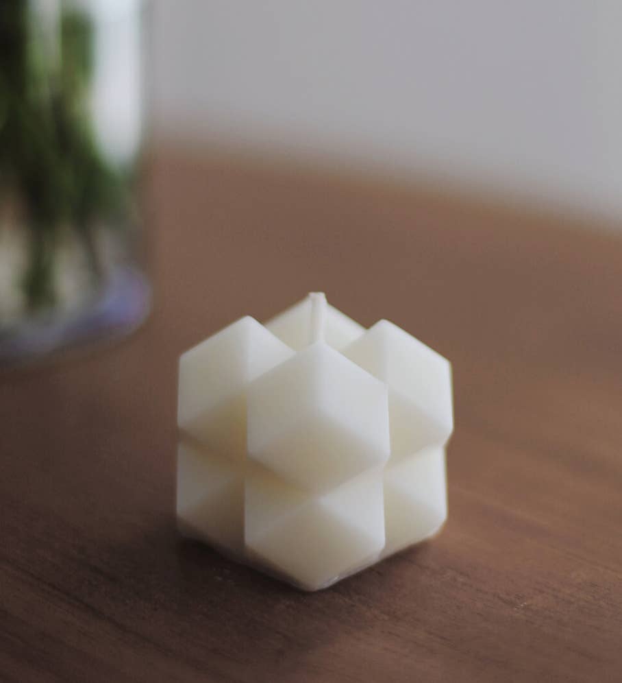 Studio Billie - Wholesale Novelty candle - Violet Hand-Poured Soy/Beeswax Novelty Candle