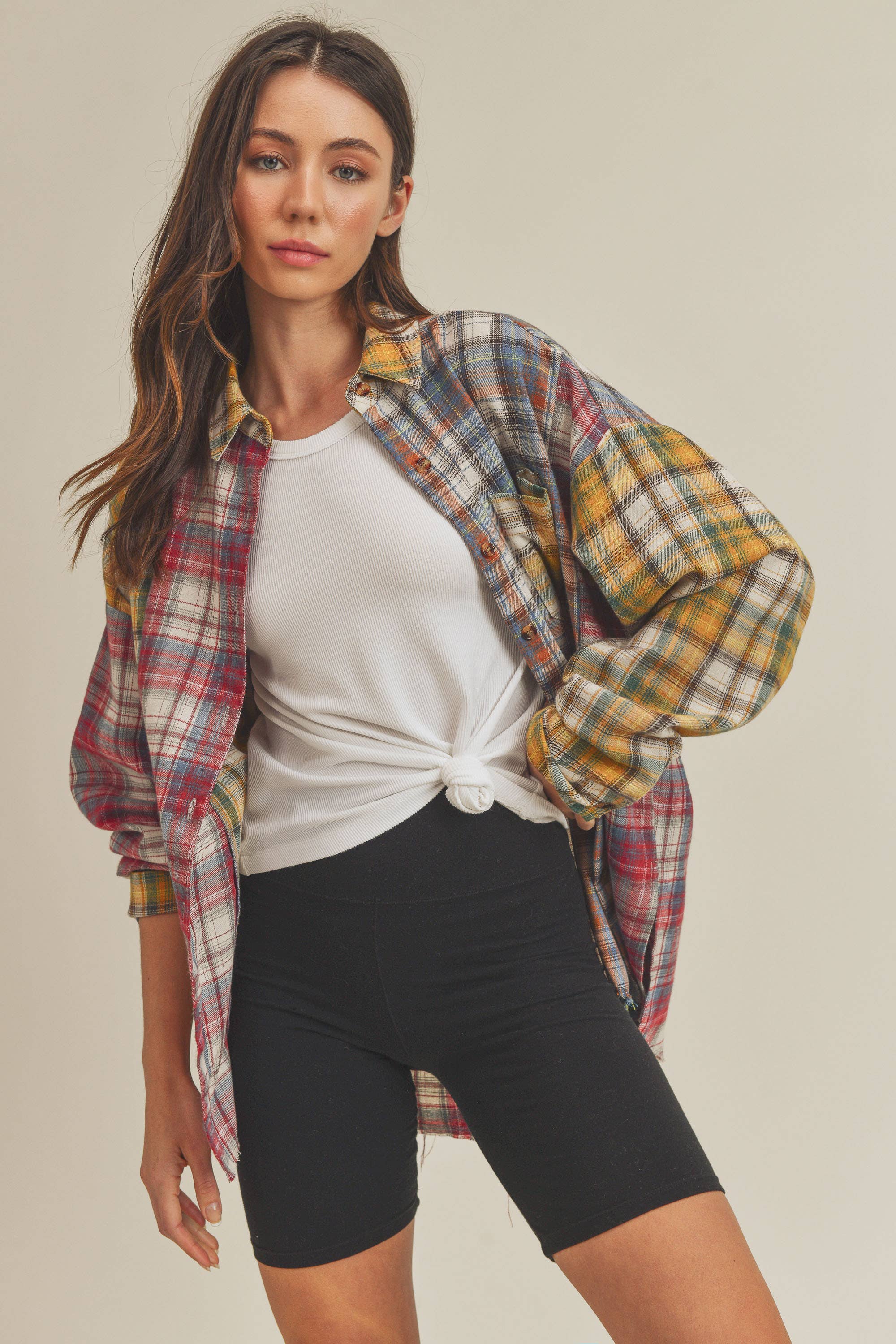 AEMI + CO – Camisa com botões no colarinho – Mulher por atacado – Camisa de flanela oversized Noelle 845AN21
