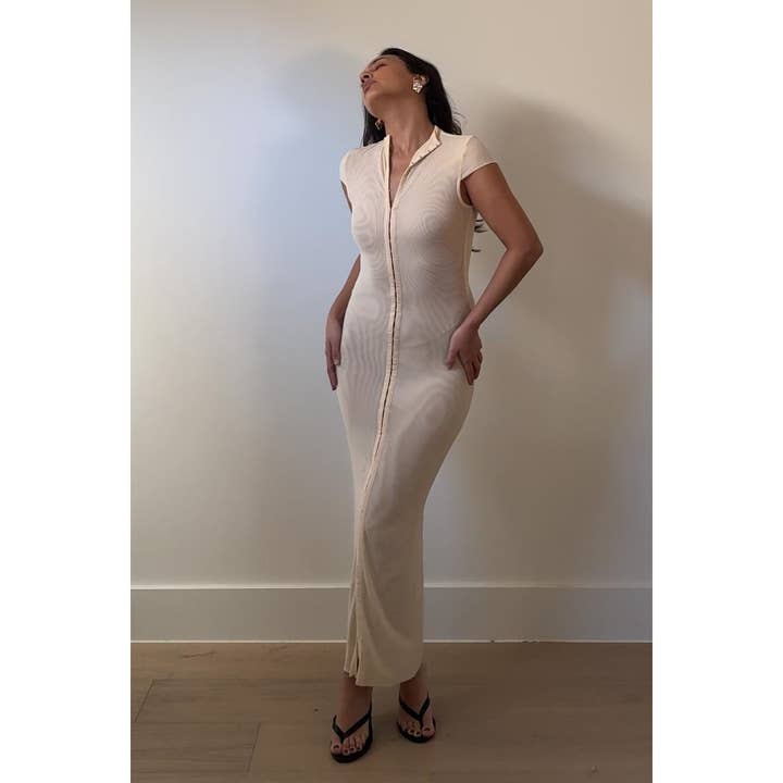 Robe Maxi Moulante à Fermeture Crochet-œil à l'Avant en Maille pour la vente par Salty