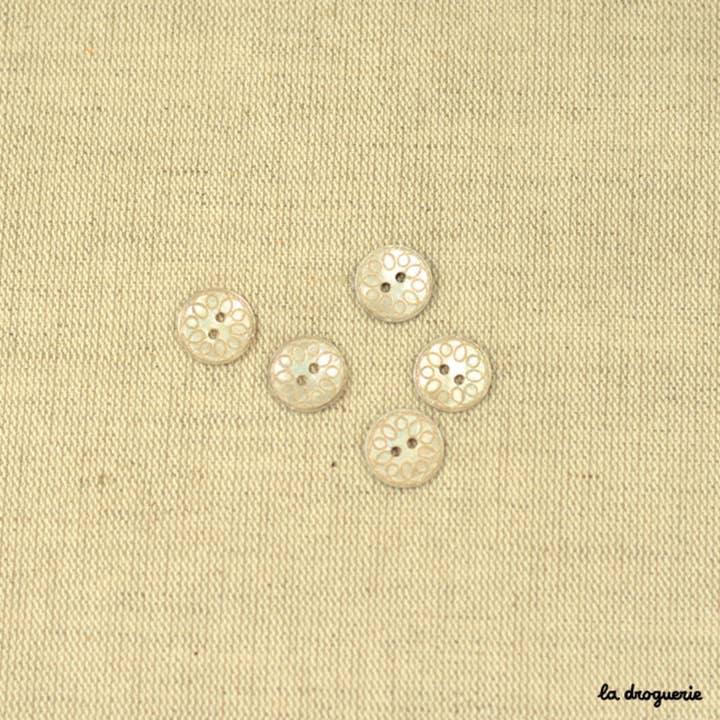 Engraved Akoya Button Curled 14 mm for wholesale by LA DROGUERIE