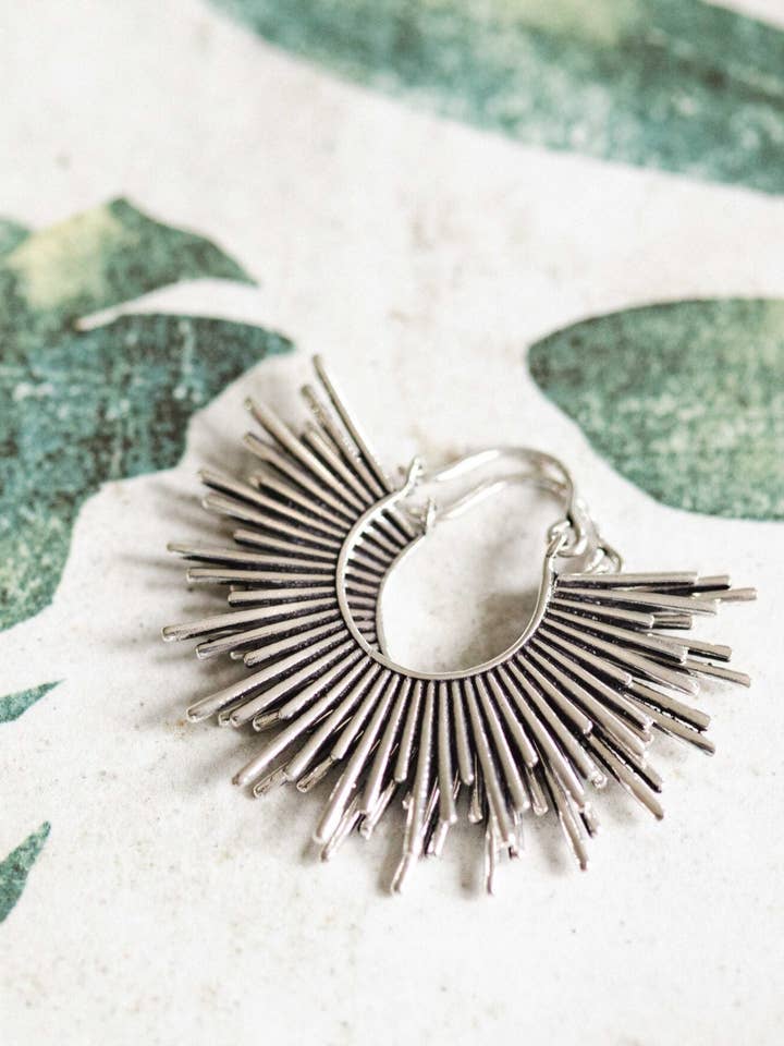 Radiant Sun Hoepeloorbellen (verzilverd) voor wholesale door Meelah Collections