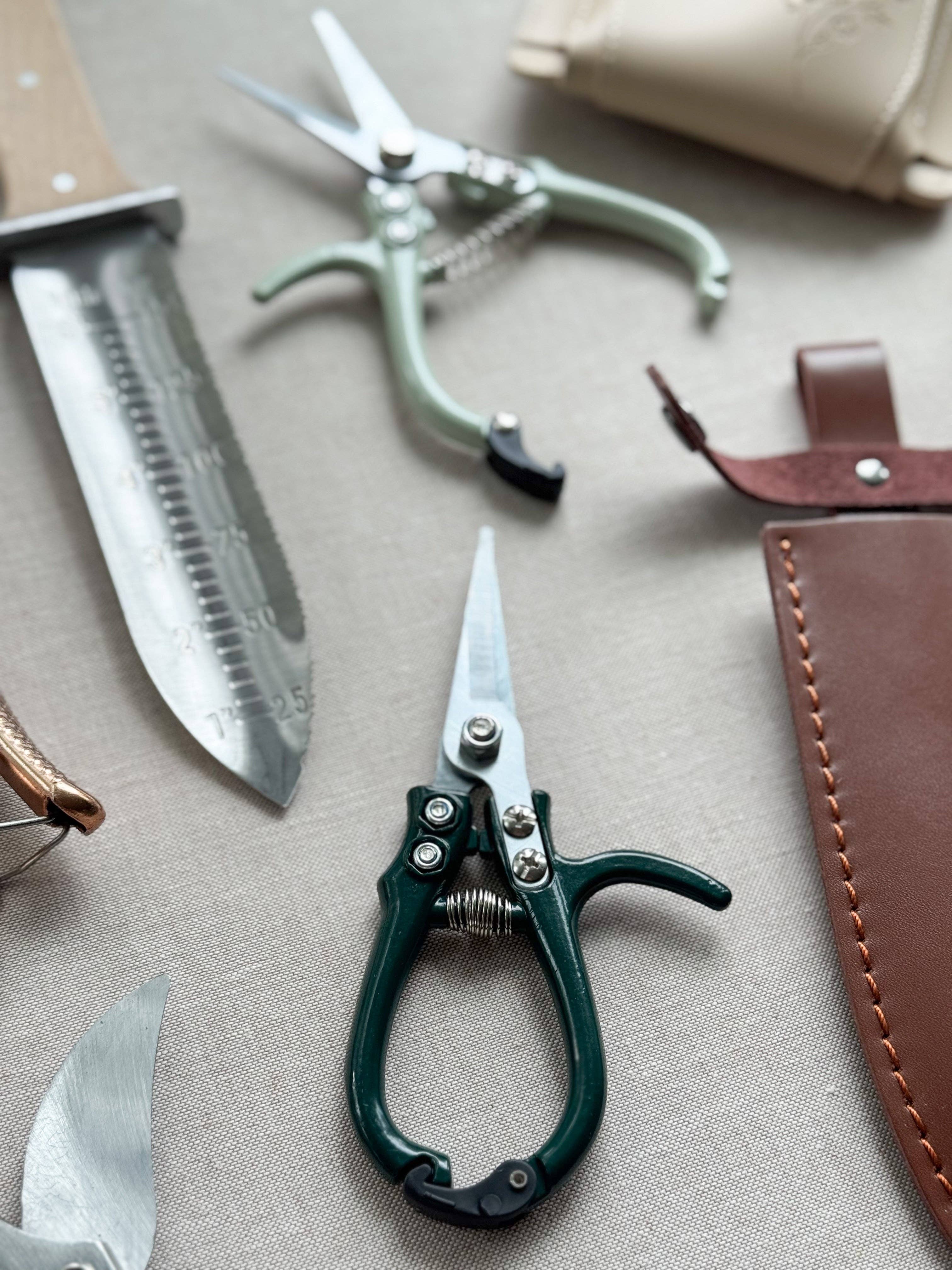 Laura Hooper Design House - Wholesale Garden Tool - Mini Garden Pointed Shear4