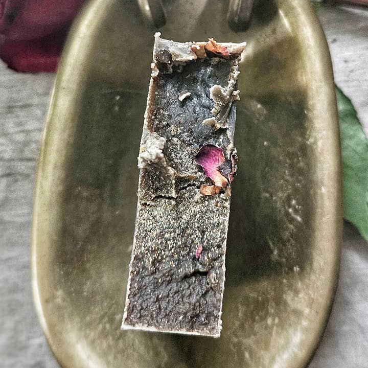 Savon Barre Or Noir ~ Oud, Cuir, Pistache & Vanille pour la vente par Heart of Gold Apothecary