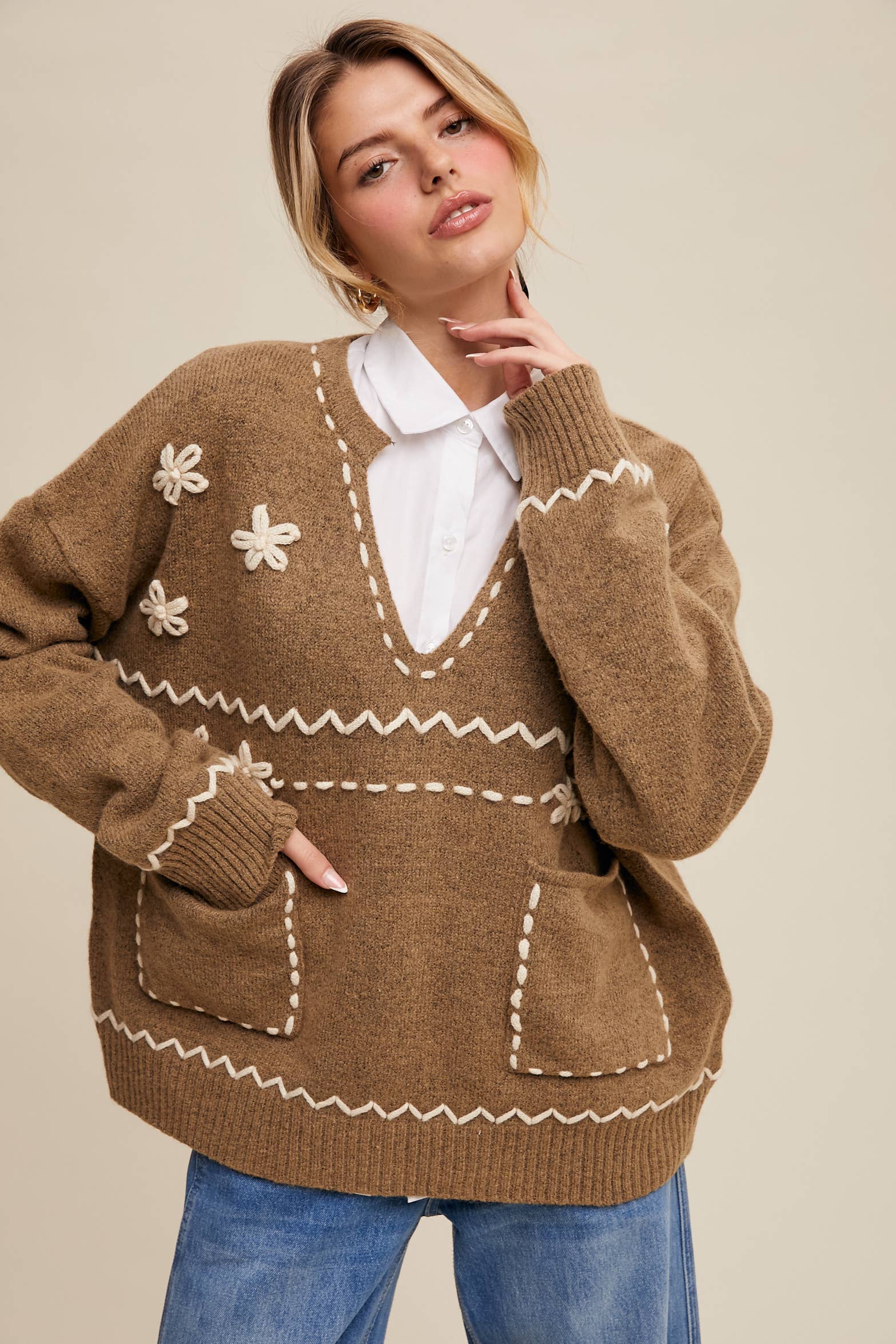 Listicle – wholesale Knitted jumper – Women′s – Floral Embroidered Knit Sweater LSW097821